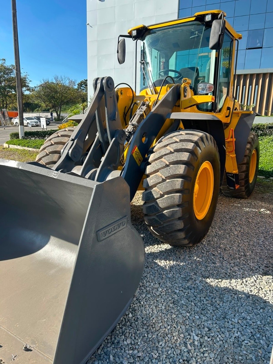 Pá Carregadeira Volvo L60F ano 2023 - L60F - Máquinas de Linha Amarela