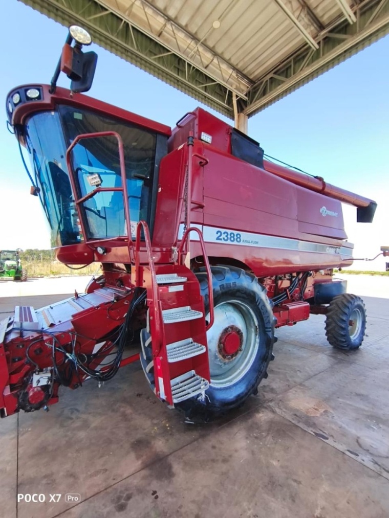 Colheitadeira Case Axial-Flow 2388 ano 2005 - Axial-Flow 2388 - Máquinas Agrícolas