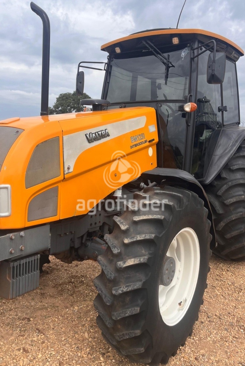 Trator Valtra BM125i ano 2007 - BM125i - Máquinas Agrícolas