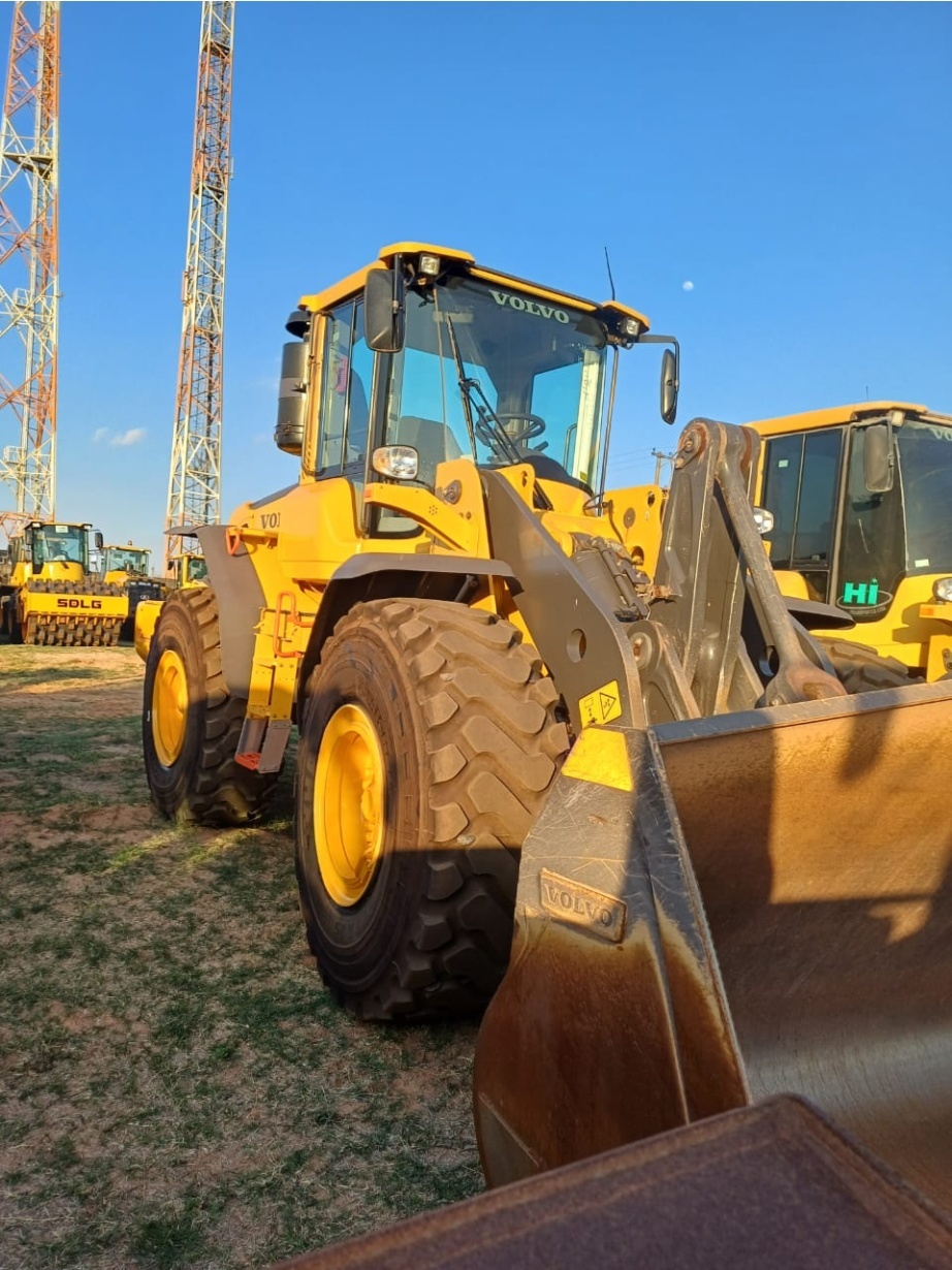 Pá Carregadeira Volvo L120F ano 2023 - L120F - Máquinas de Linha Amarela