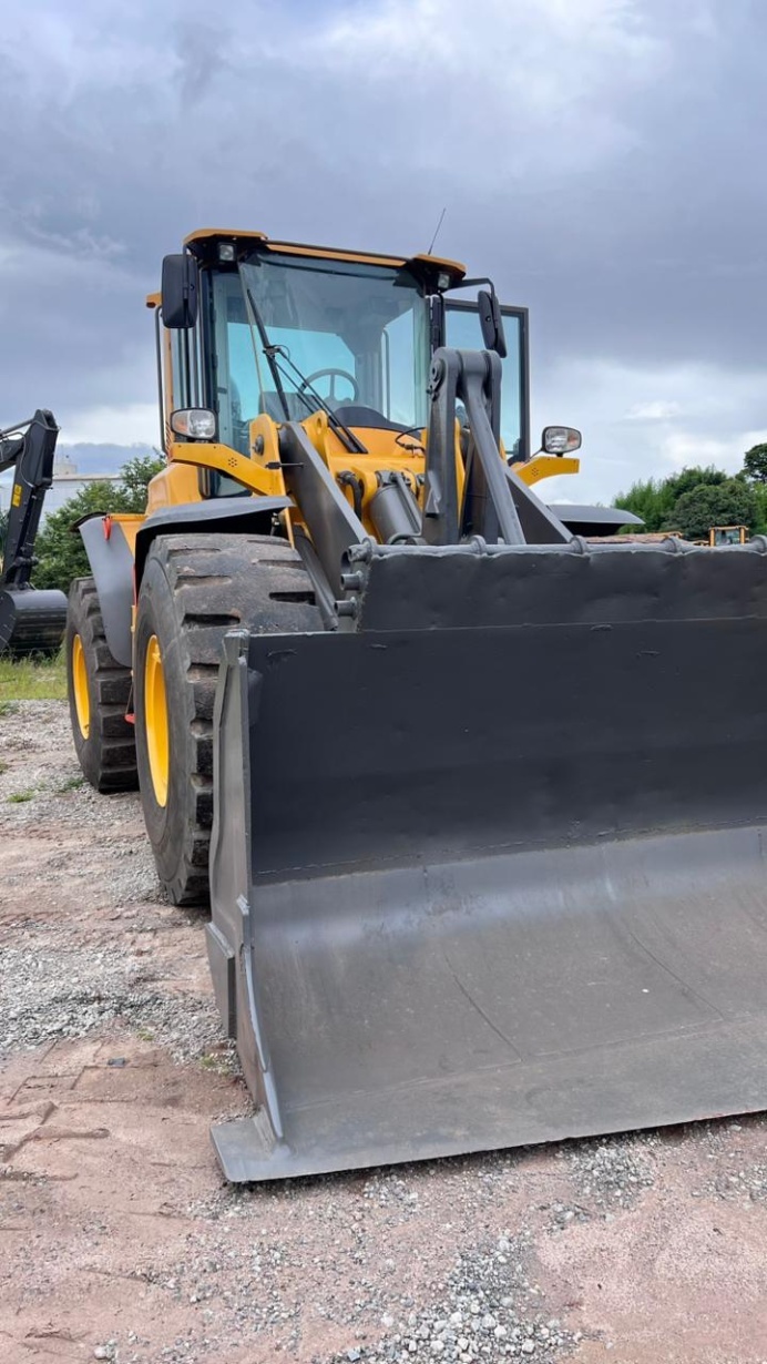 Pá Carregadeira Volvo L120F ano 2022 - L120F - Máquinas de Linha Amarela