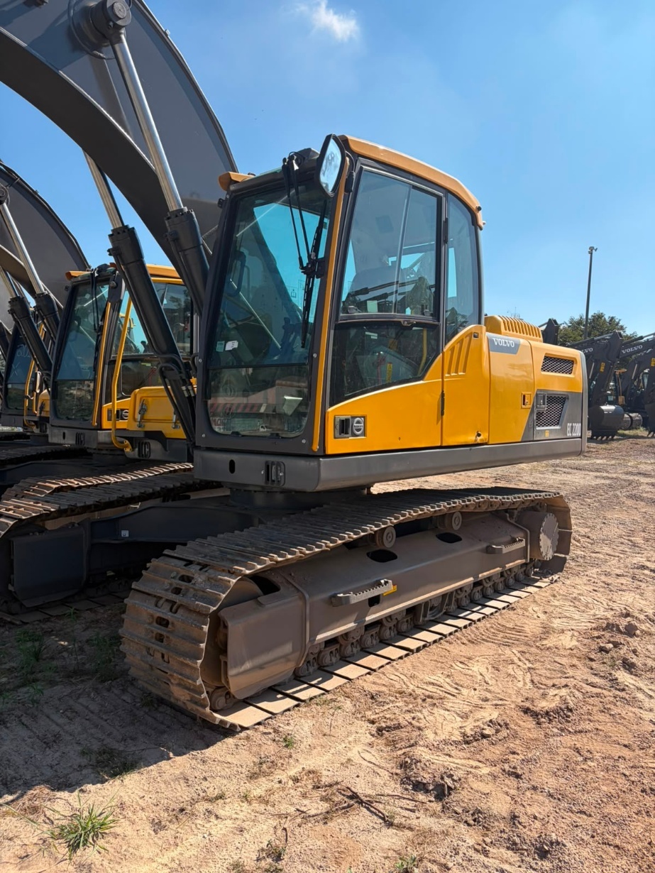 Escavadeira Volvo EC220D ano 2015 - EC220D - Máquinas de Linha Amarela