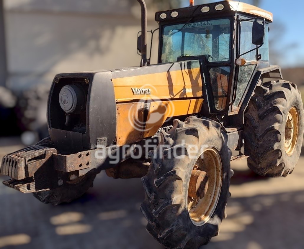 Trator Valtra BH 140 ano 2003 - BH 140 - Máquinas Agrícolas