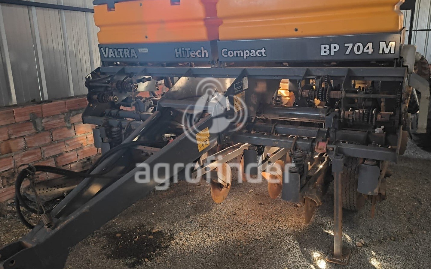Plantadeira Valtra BP 704 M ano 2012 - BP 704 M - Implementos para Plantio