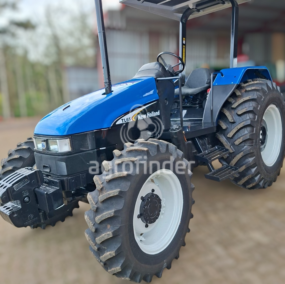 Trator New Holland TL 65 ano 2004 - TL 65 - Máquinas Agrícolas