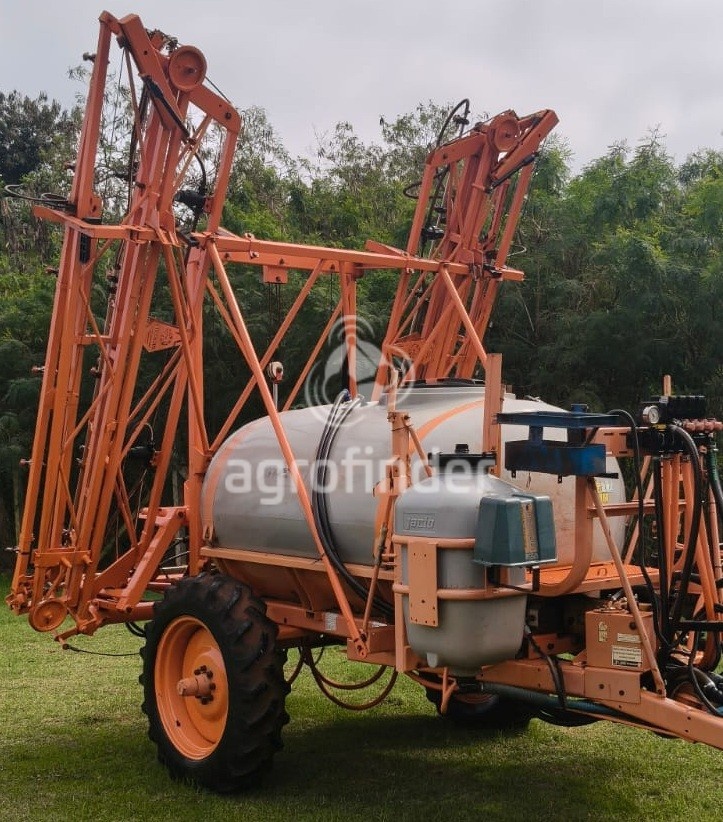 Pulverizador Autopropelido Jacto Columbia AD 18 ano 2002