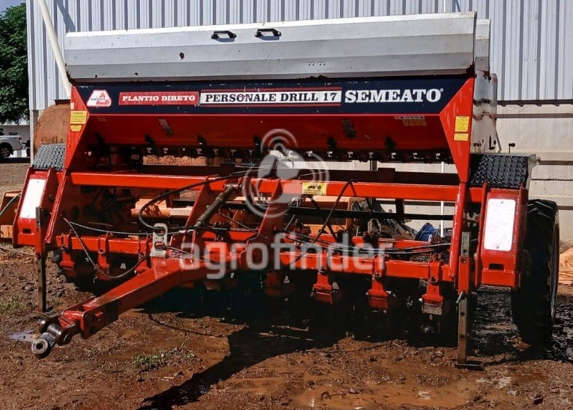 Plantadeira Semeato PD17 ano 2003 - PD17 - Implementos para Plantio