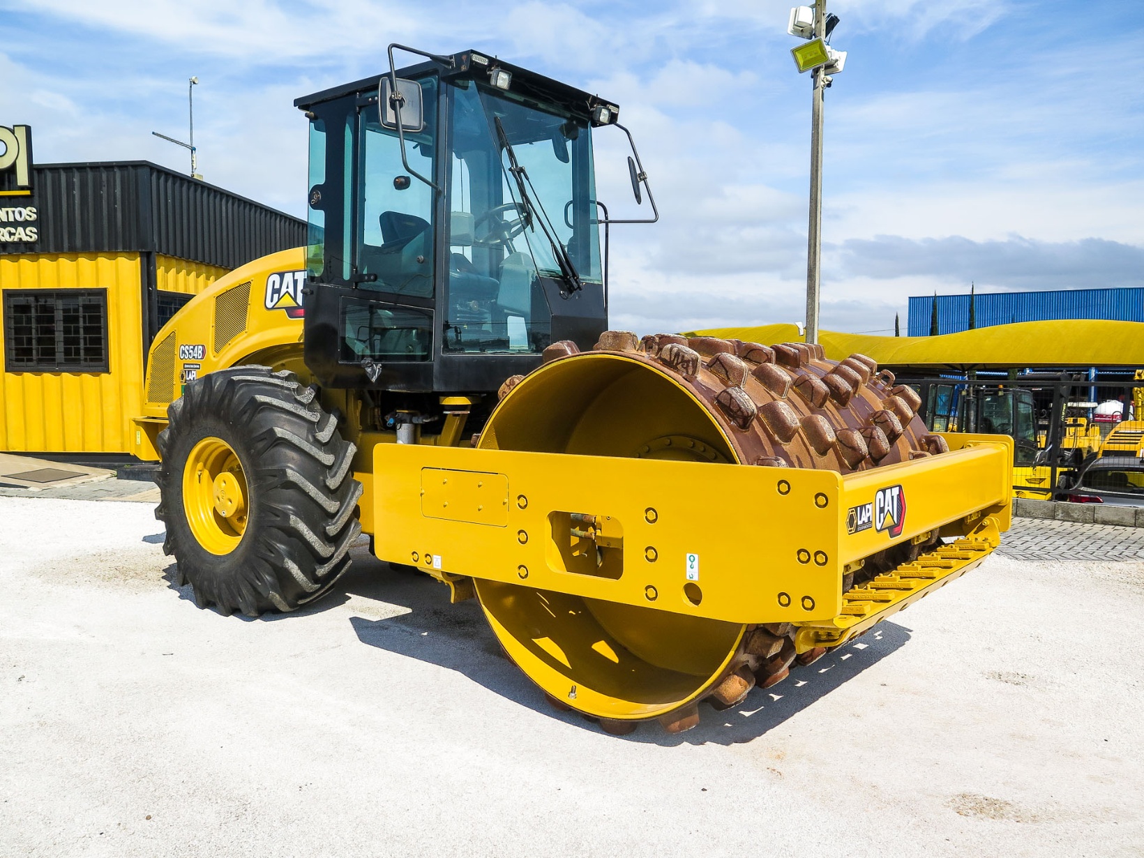 Rolo Compactador Caterpillar CS54B ano 2015 - CS54B - Pavimentação e Infraestrutura