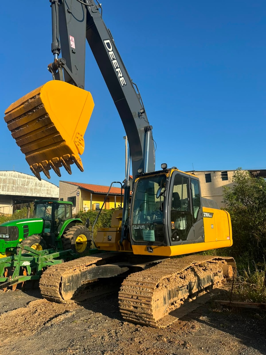 Escavadeira John Deere 210G ano 2021 - 210G - Máquinas de Linha Amarela