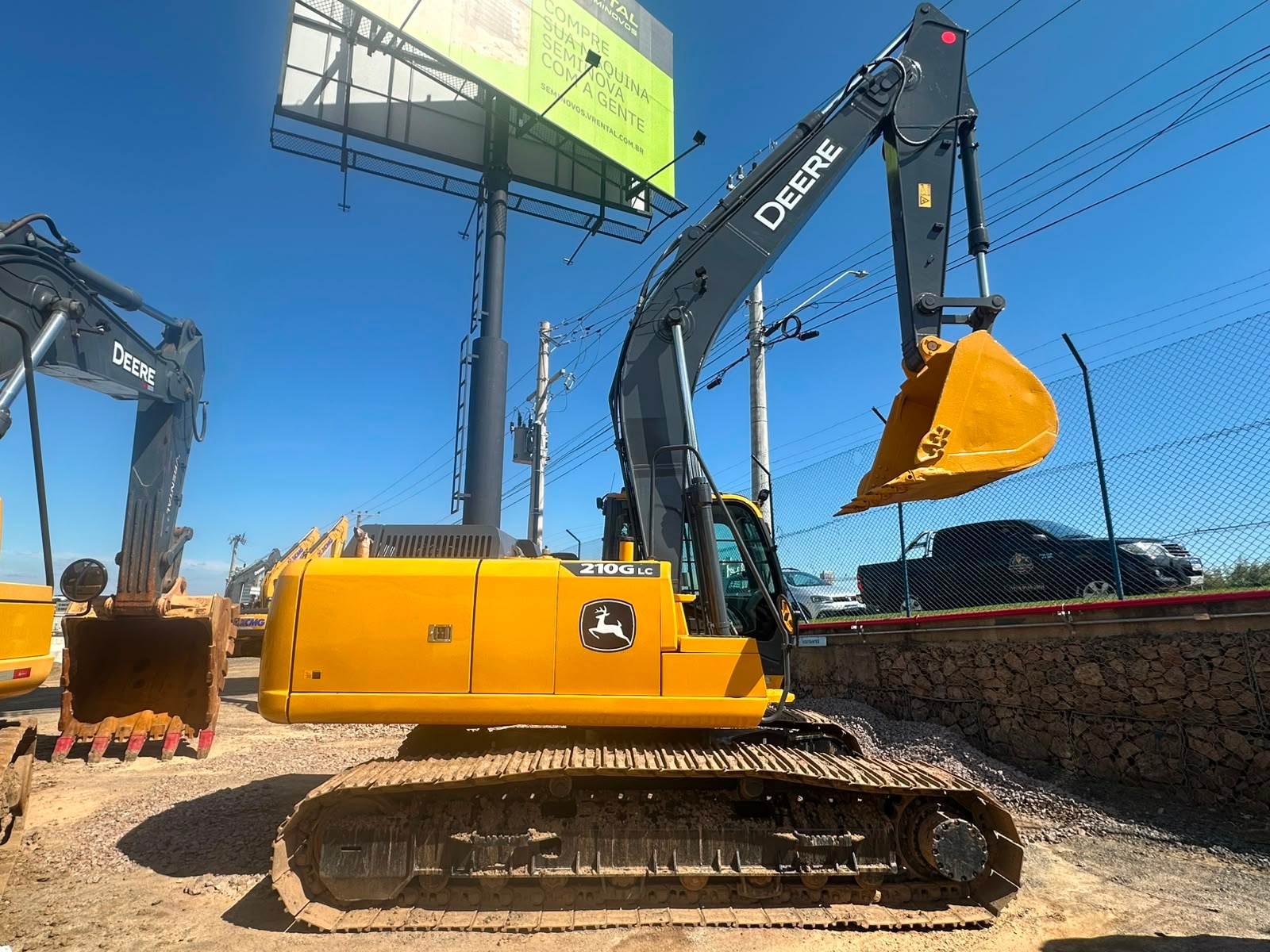 Escavadeira John Deere 210G ano 2022