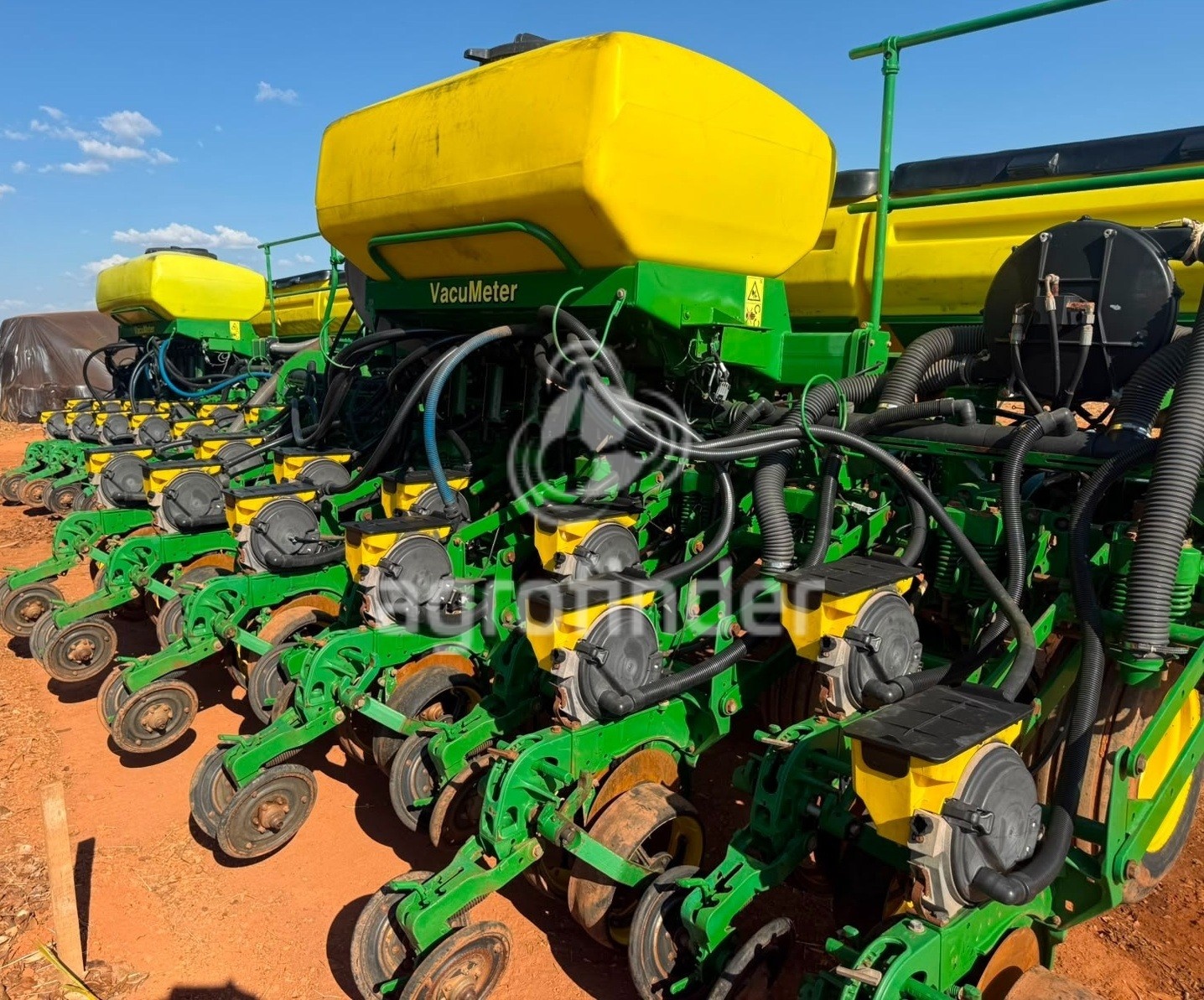 Plantadeira John Deere 2122 ano 2015 - 2122 - Implementos para Plantio