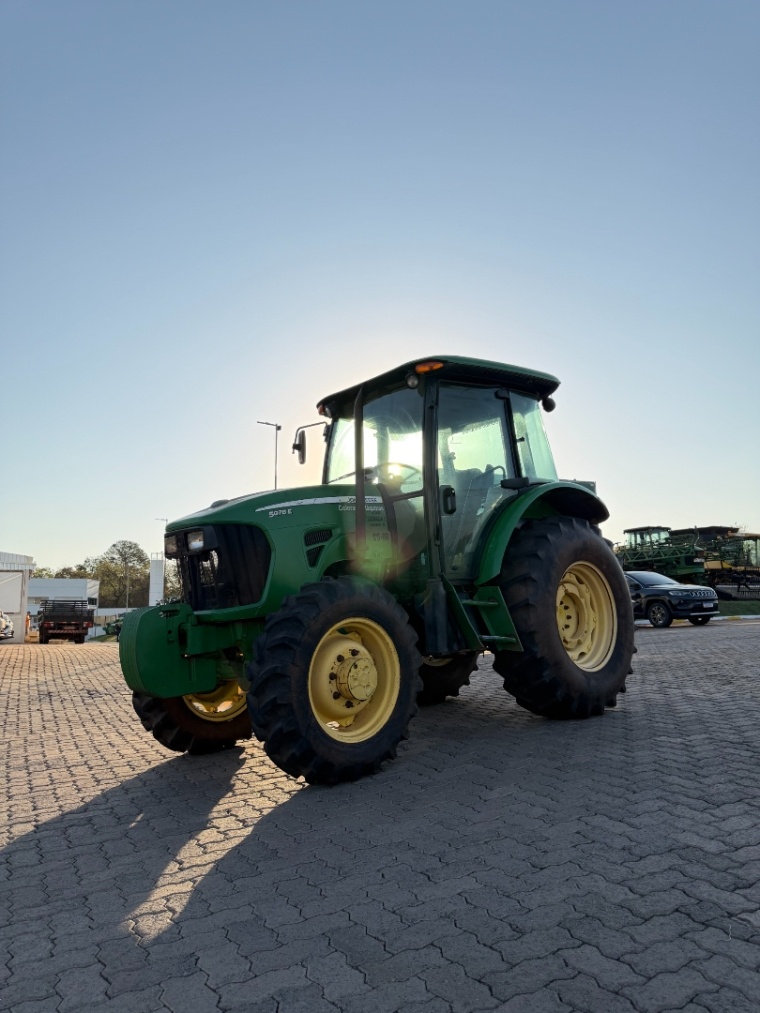 Trator John Deere 5078 E ano 2015