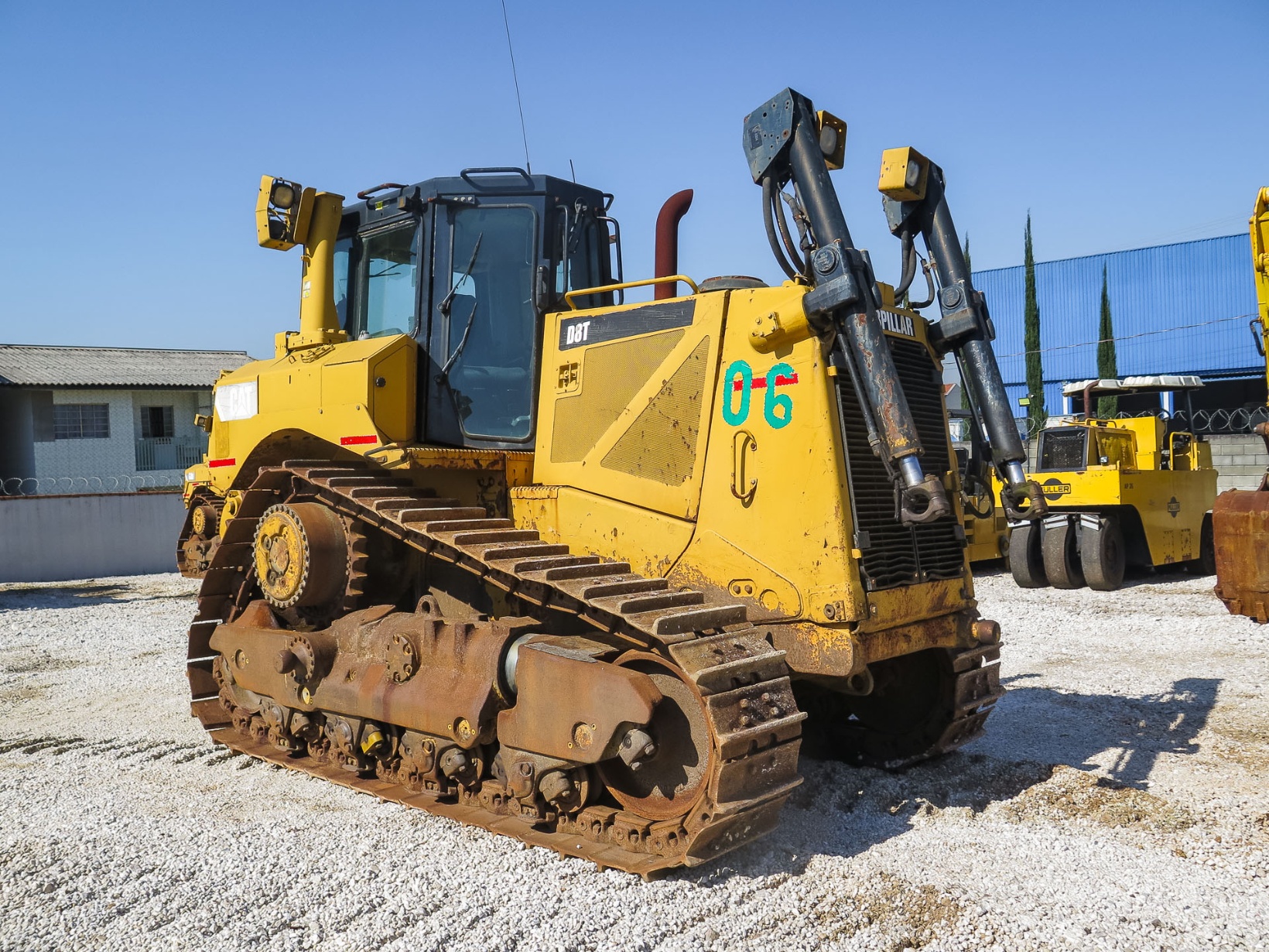 Trator de Esteira Caterpillar D8T ano 2011 - D8T - Máquinas de Linha Amarela