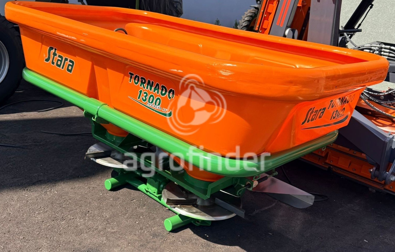 Distribuidor Stara Tornado 1300 ano 2011 - Tornado 1300 - Implementos para Manutenção