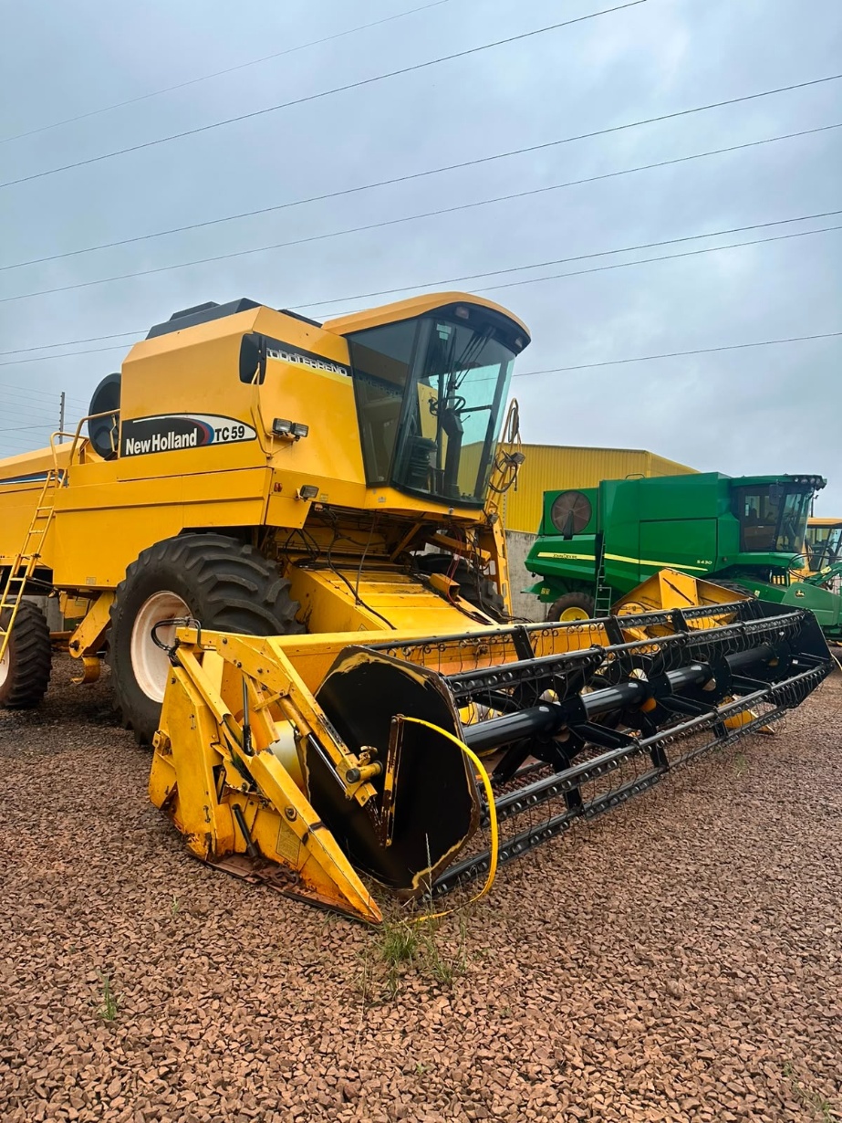 Colheitadeira New Holland TC 59 ano 2007