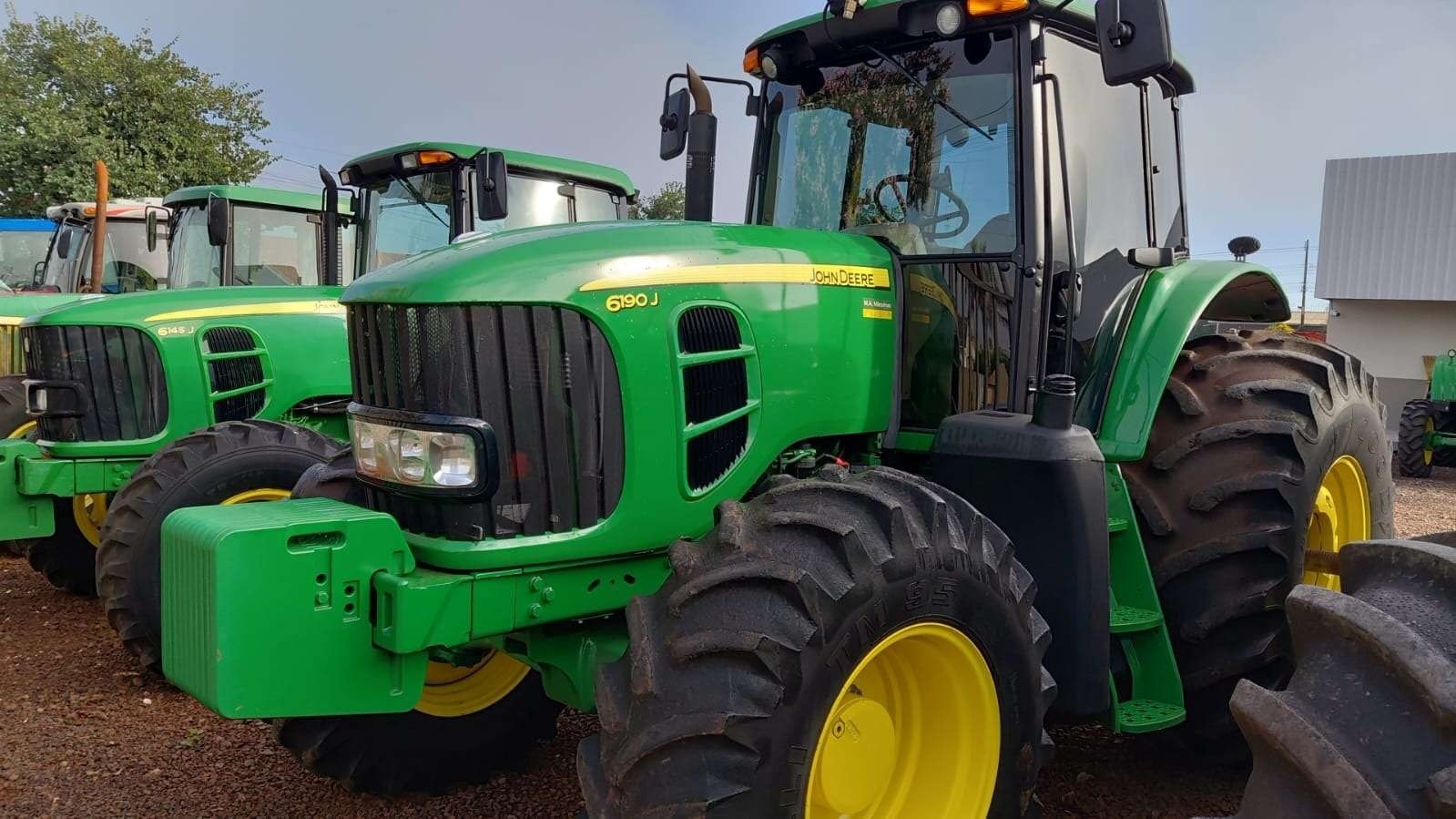 Trator John Deere 6190J ano 2017