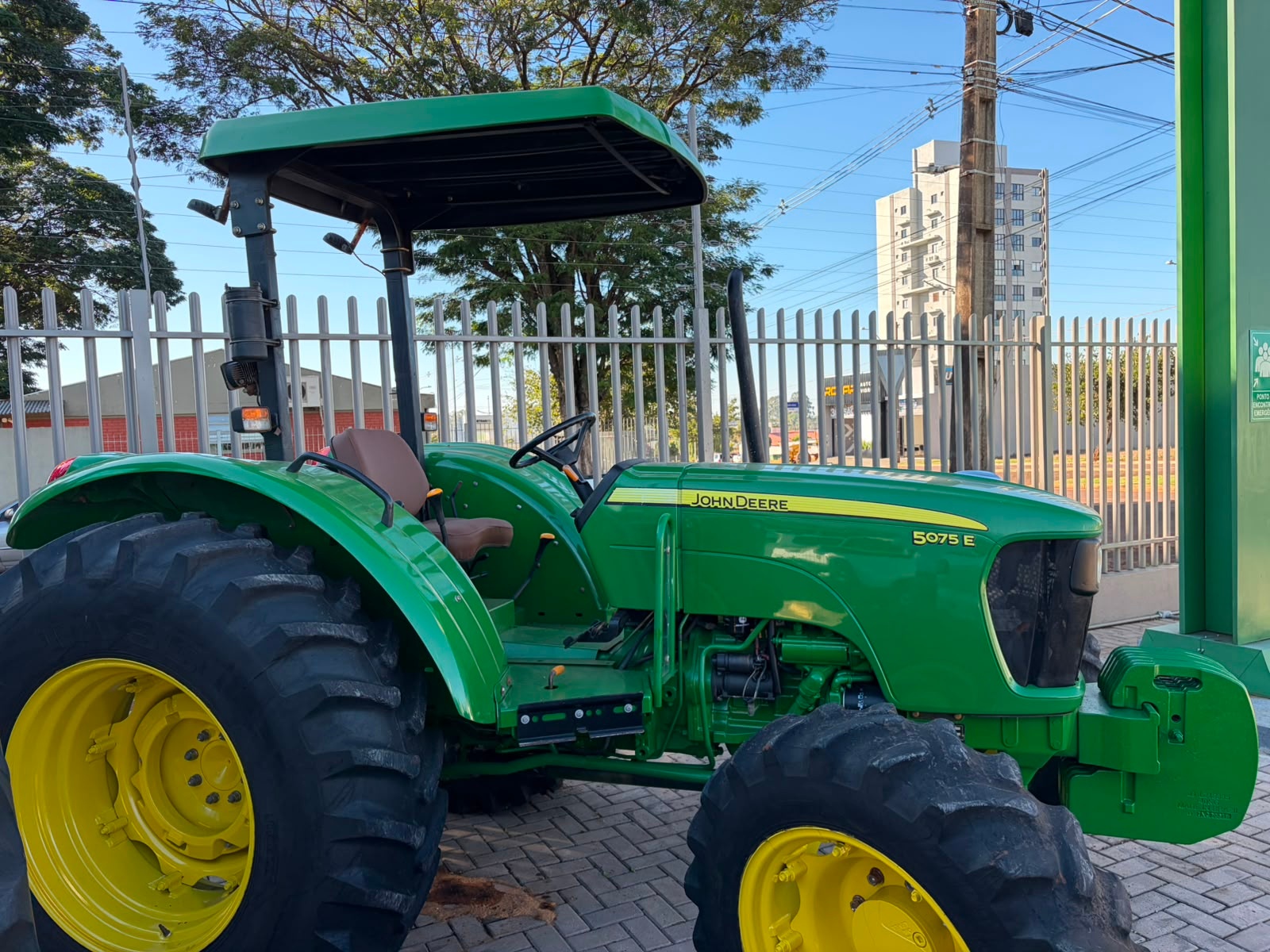 Trator John Deere 5075E ano 2018