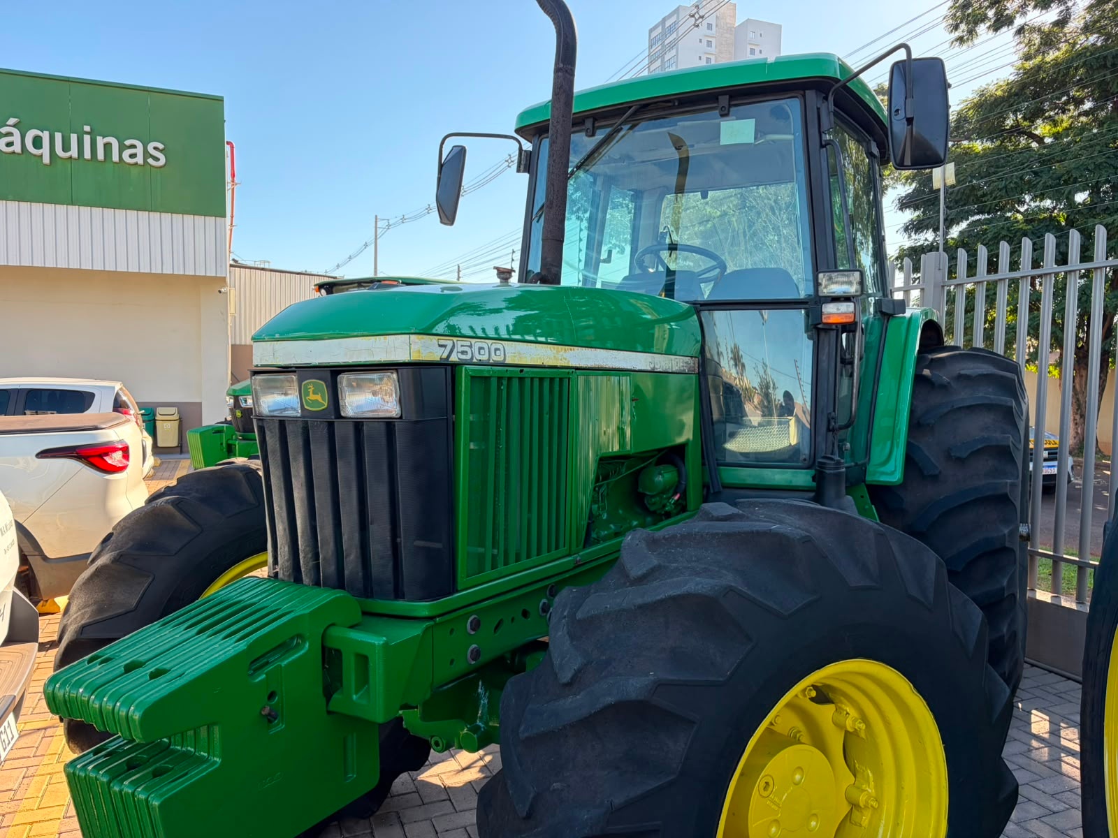 Trator John Deere 7500 ano 2001