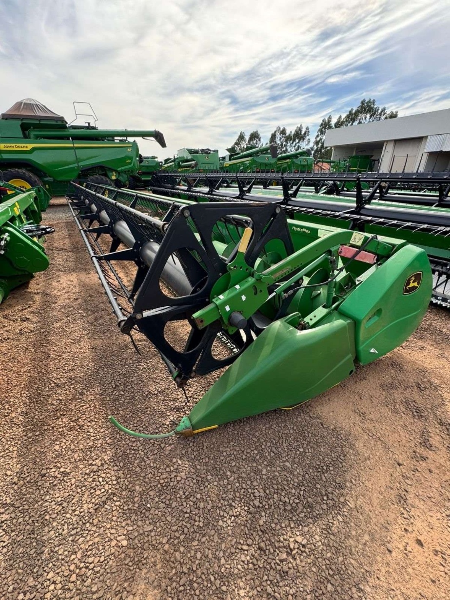Plataforma John Deere 635F ano 2016