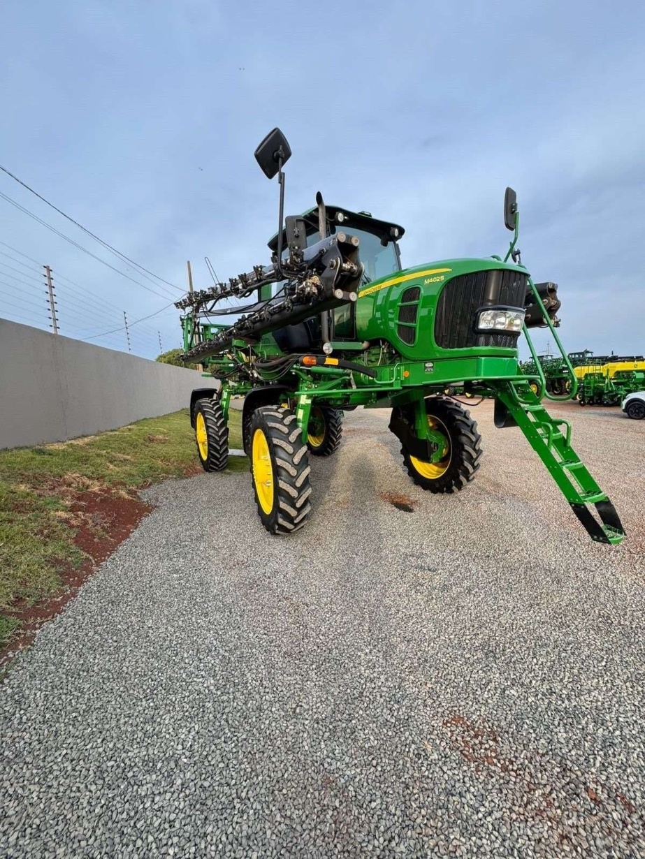 Pulverizador Autopropelido John Deere M4025B ano 2019 - M4025B - Máquinas Agrícolas