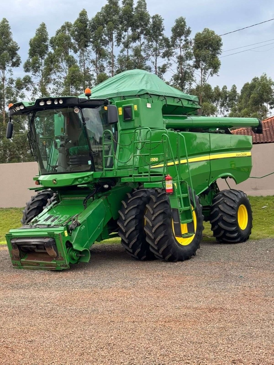 Colheitadeira John Deere S550 ano 2018 - S550 - Máquinas Agrícolas