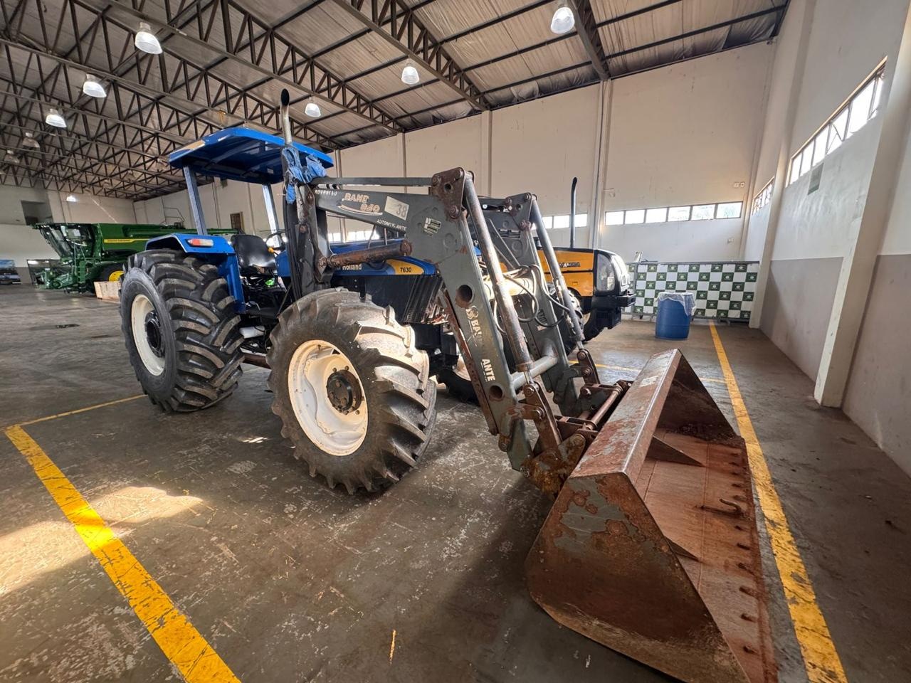 Trator New Holland 7630 ano 2019 - 7630 - Máquinas Agrícolas