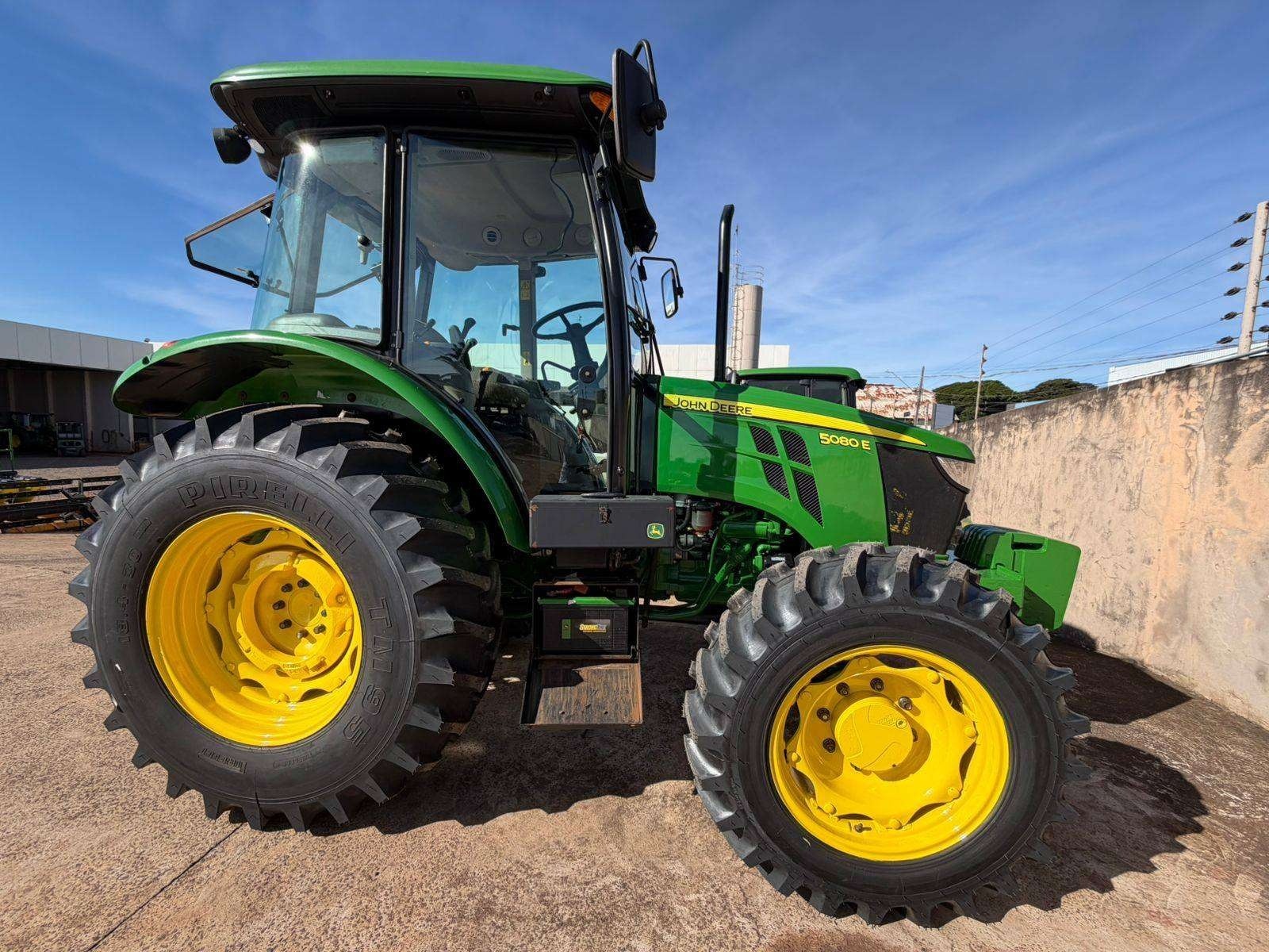 Trator John Deere 5080E ano 2019 - 5080E - Máquinas Agrícolas