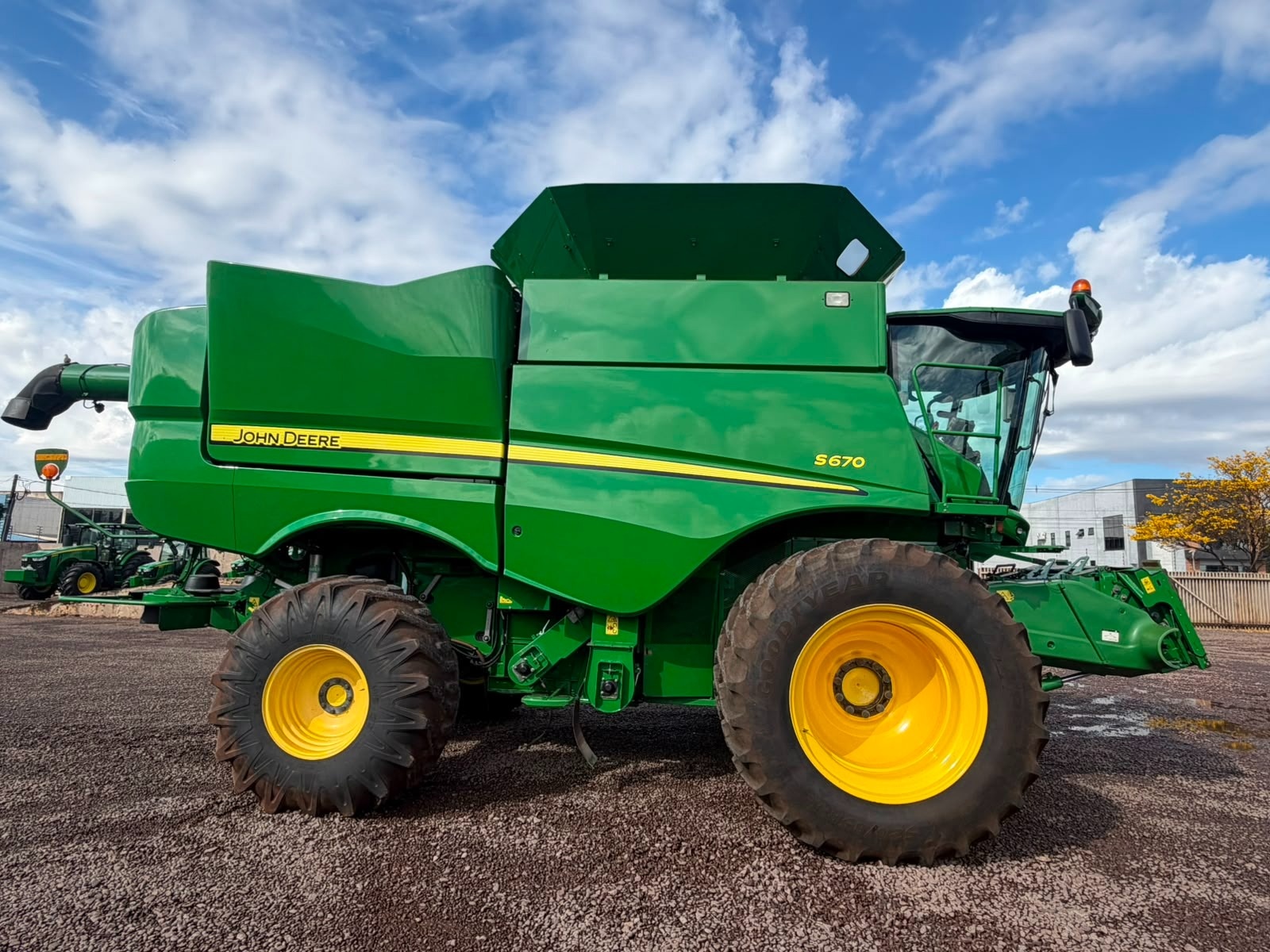 Colheitadeira John Deere S670 ano 2014 - S670 - Máquinas Agrícolas
