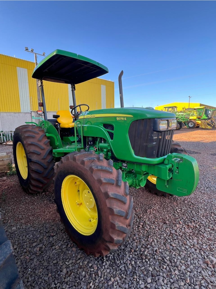 Trator John Deere 5078 E ano 2015 - 5078 E - Máquinas Agrícolas