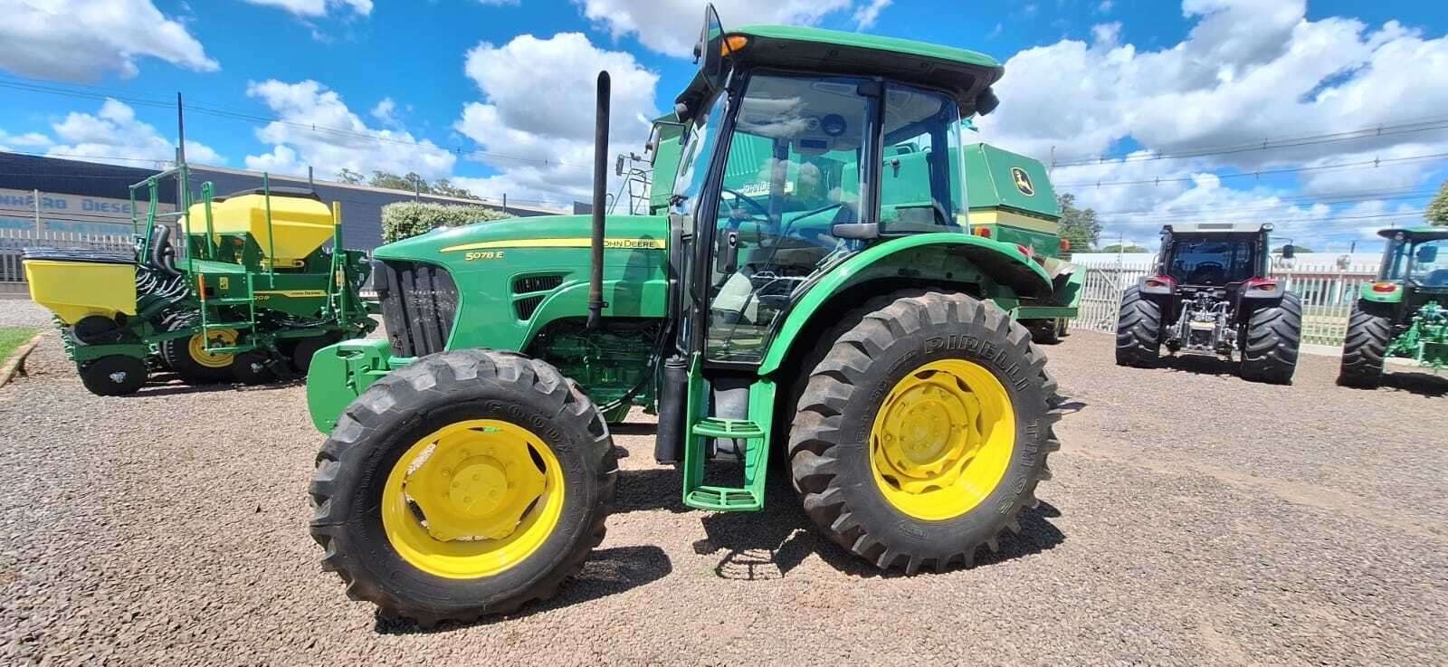 Trator John Deere 5078 E ano 2015 - 5078 E - Máquinas Agrícolas