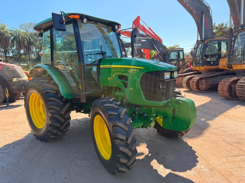 Trator John Deere 5078 E ano 2016 - 5078 E - Máquinas Agrícolas