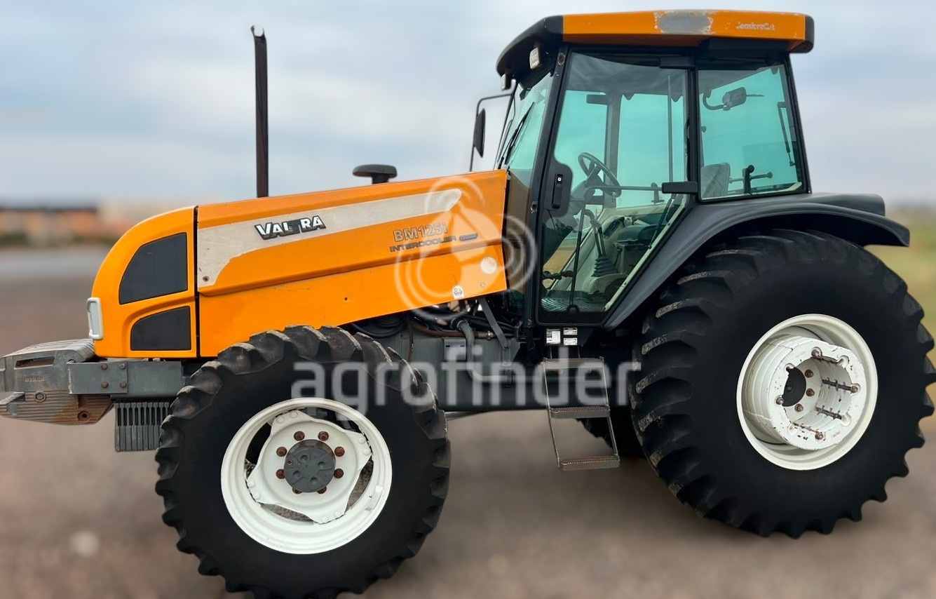 Trator Valtra BM125i ano 2013 - BM125i - Máquinas Agrícolas