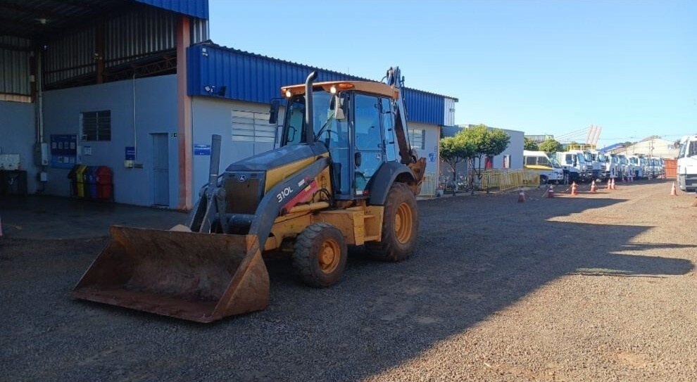Retroescavadeira John Deere 310L ano 2019