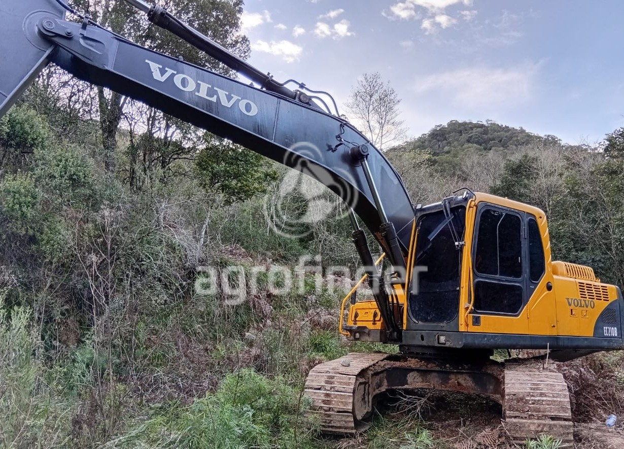 Escavadeira Volvo EC210B ano 2009