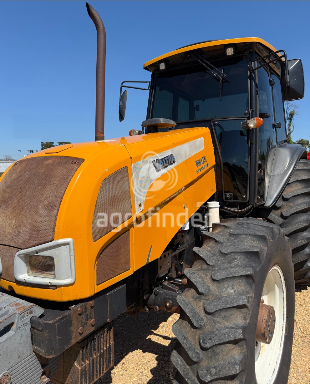Trator Valtra BM125i ano 2007 - BM125i - Máquinas Agrícolas