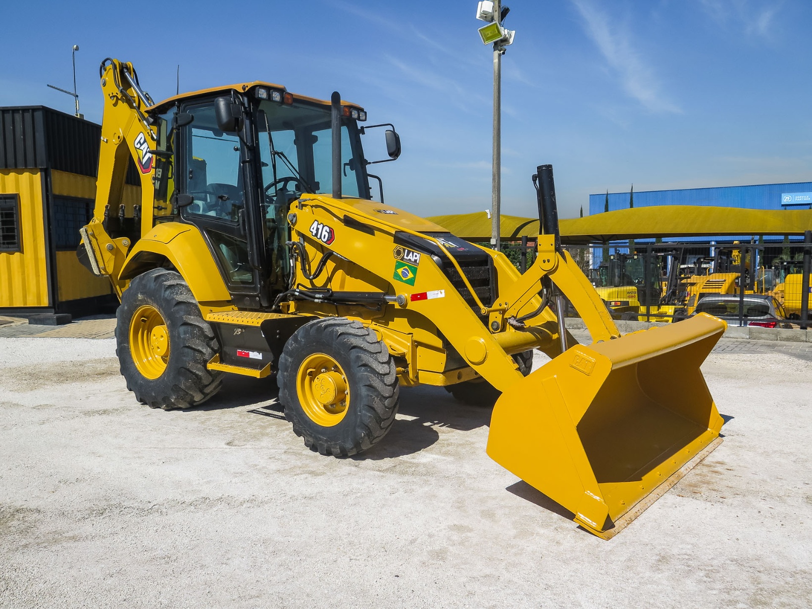 Retroescavadeira Caterpillar 416 ano 2025