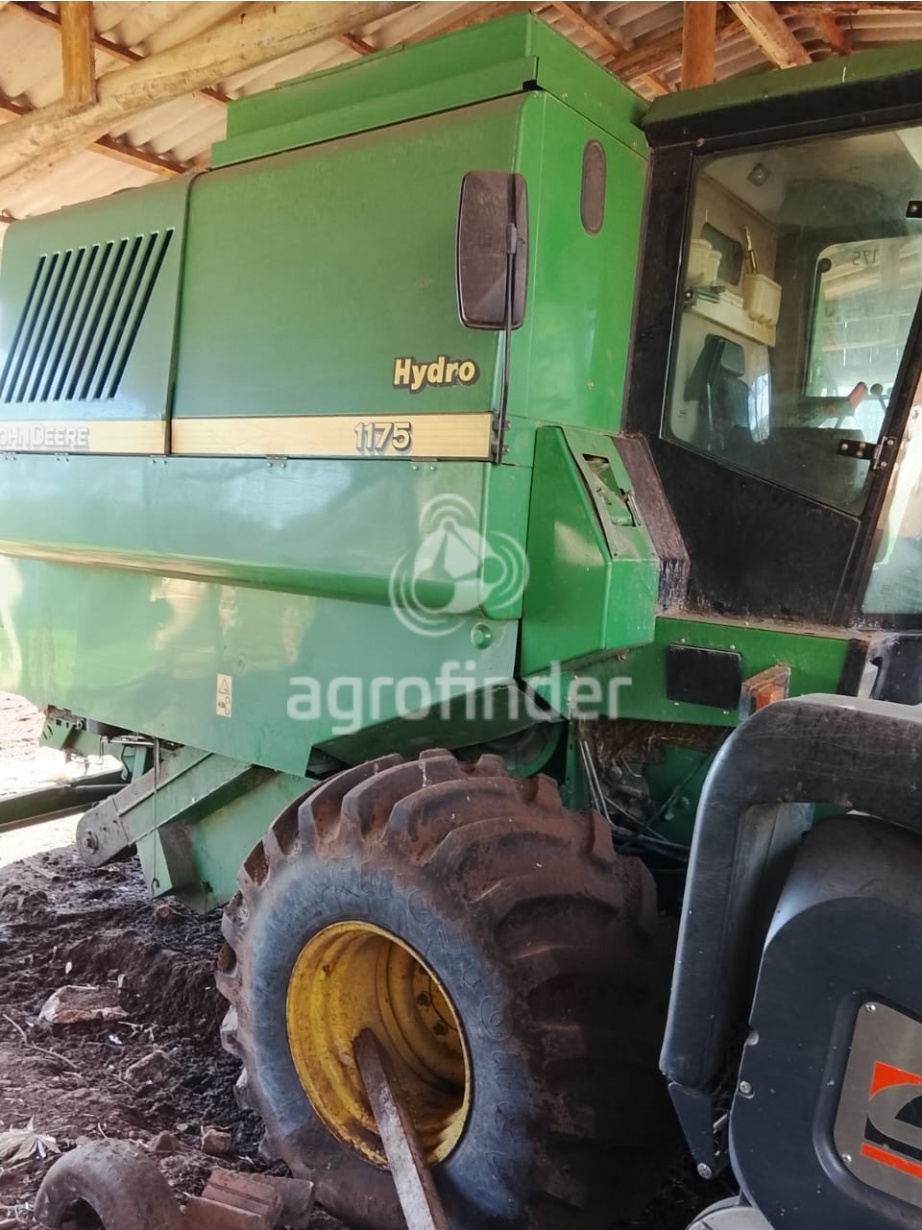 Colheitadeira John Deere 1175 ano 2013