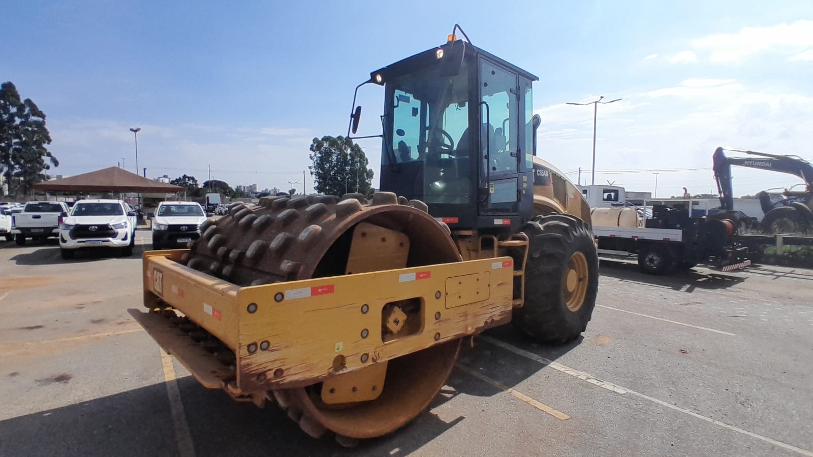 Rolo Compactador Caterpillar CS54B ano 2021