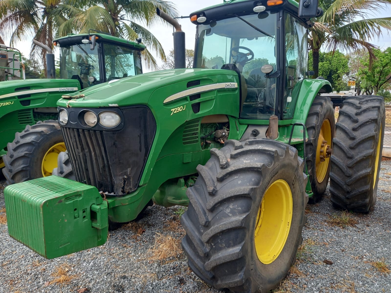 Trator John Deere 7230J ano 2022