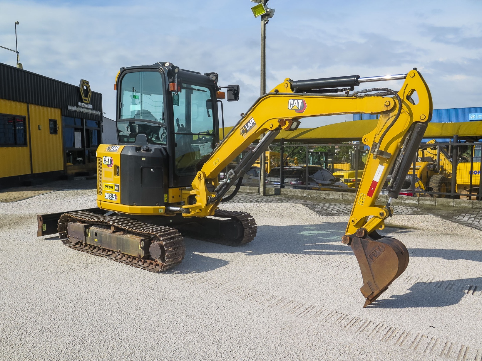 Mini Escavadeira Caterpillar 303.5 CR ano 2021