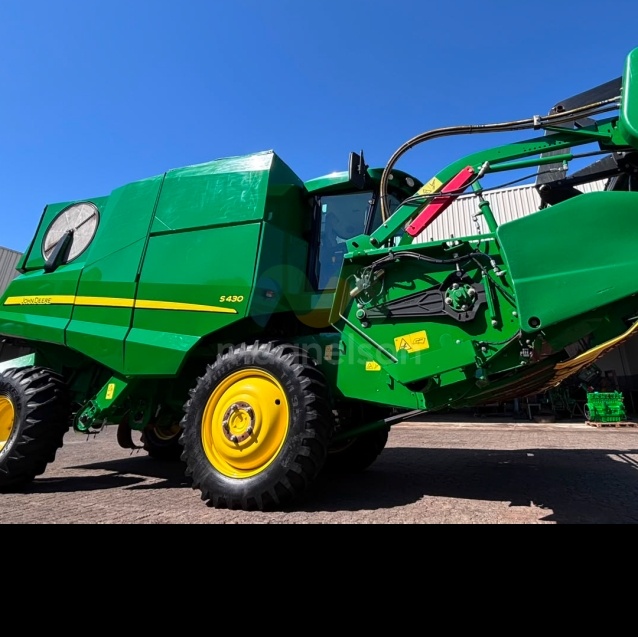 Colheitadeira John Deere S430 ano 2021