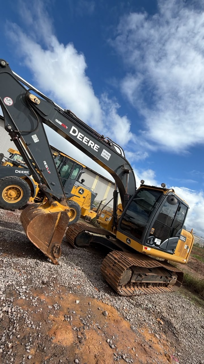 Escavadeira John Deere 130G ano 2020