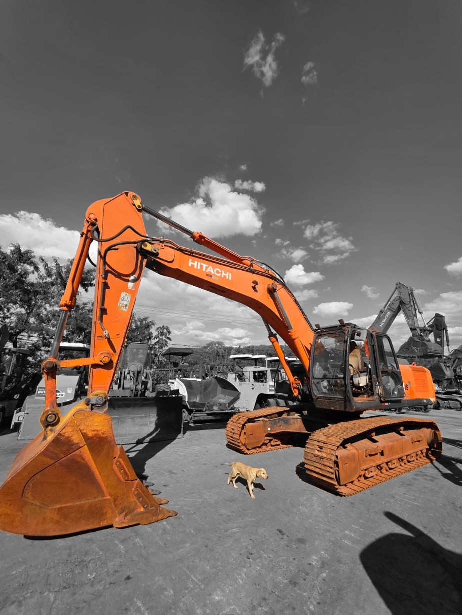 Escavadeira Hitachi ZX350 ano 2016