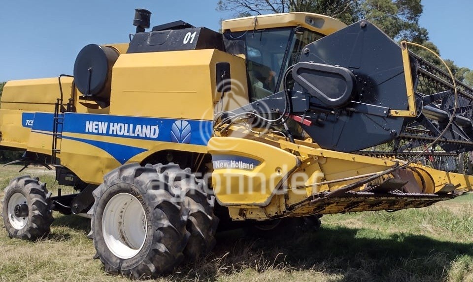 Colheitadeira New Holland TC 5070 ano 2011
