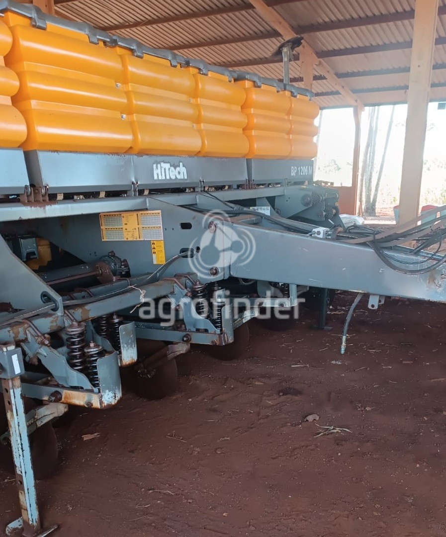 Plantadeira Valtra BP 1206L ano 2011