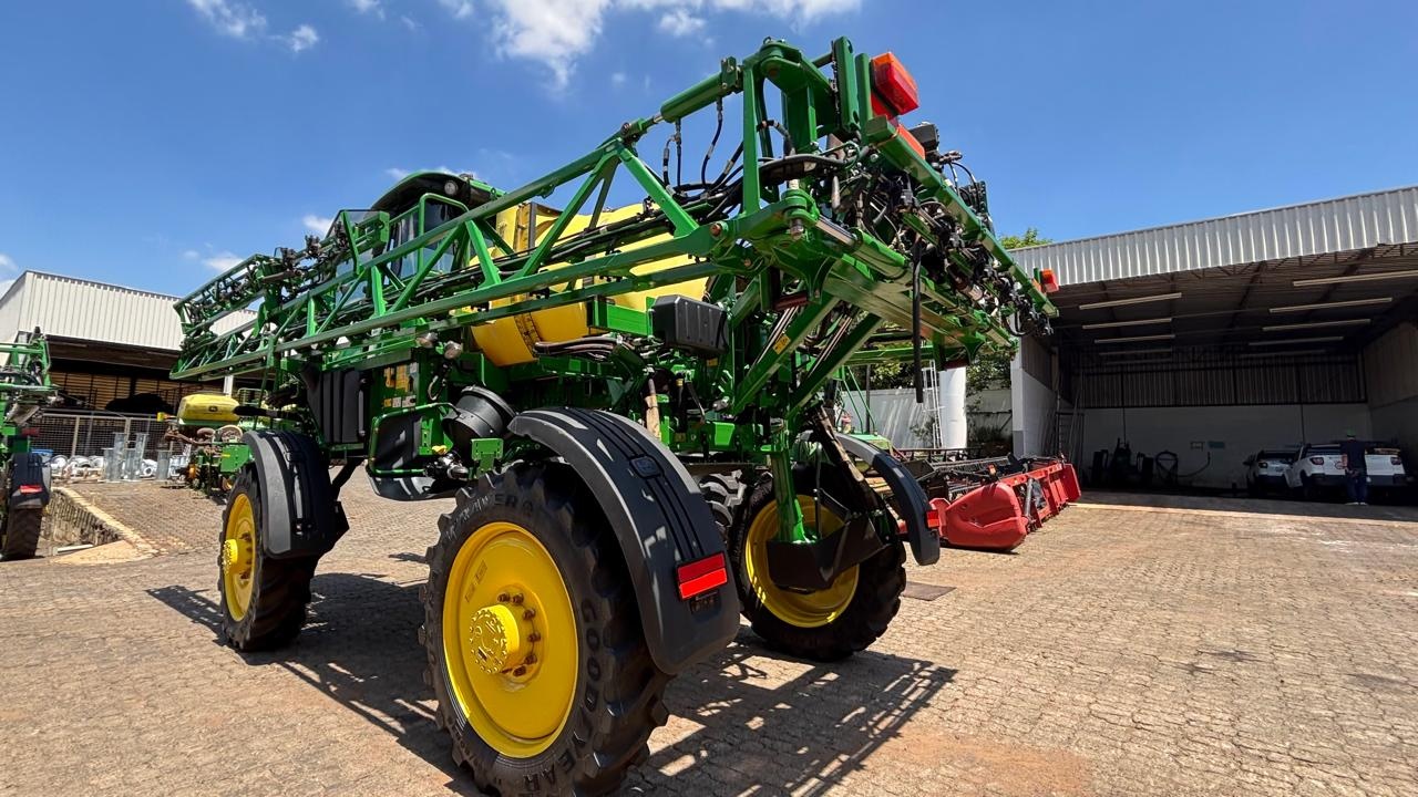 Pulverizador Autopropelido John Deere M4025B ano 2023