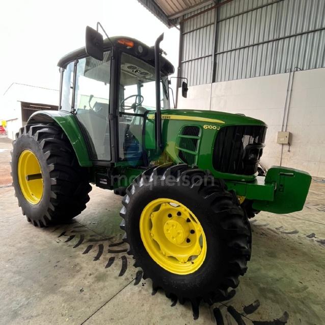 Trator John Deere 6100J ano 2018