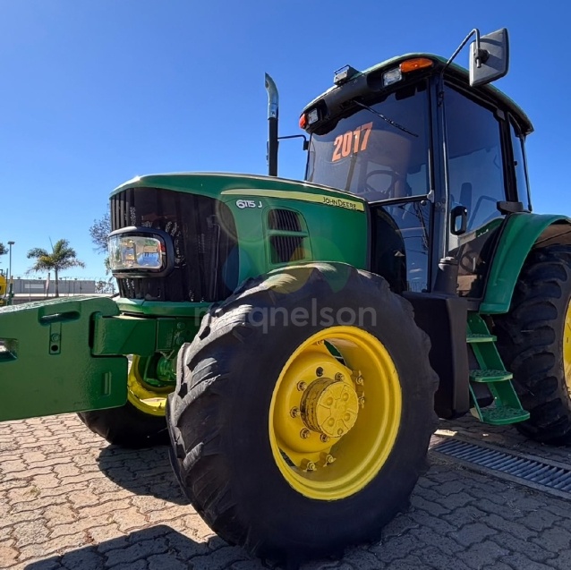 Trator John Deere 6115J ano 2017