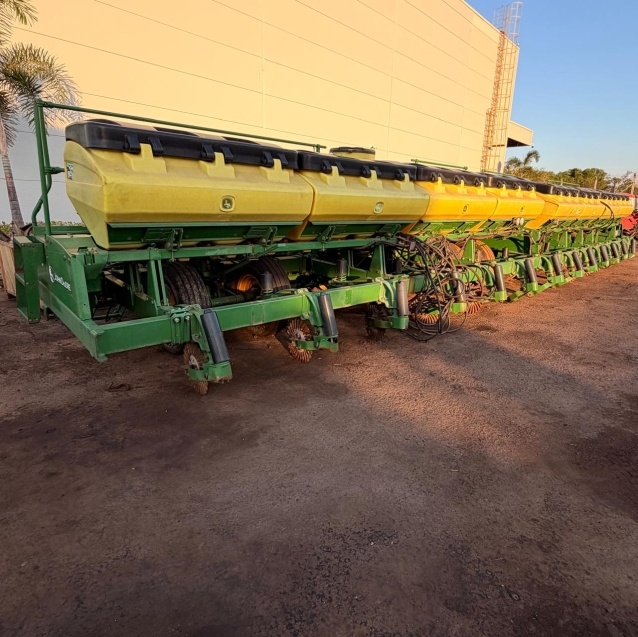 Plantadeira John Deere 2130 ano 2015