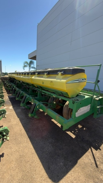 Plantadeira John Deere 2126 ano 2014